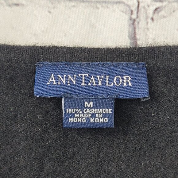 Ann Taylor Woman’s Black 100% cashmere v-neck pullover sweater size M - Picture 10 of 12